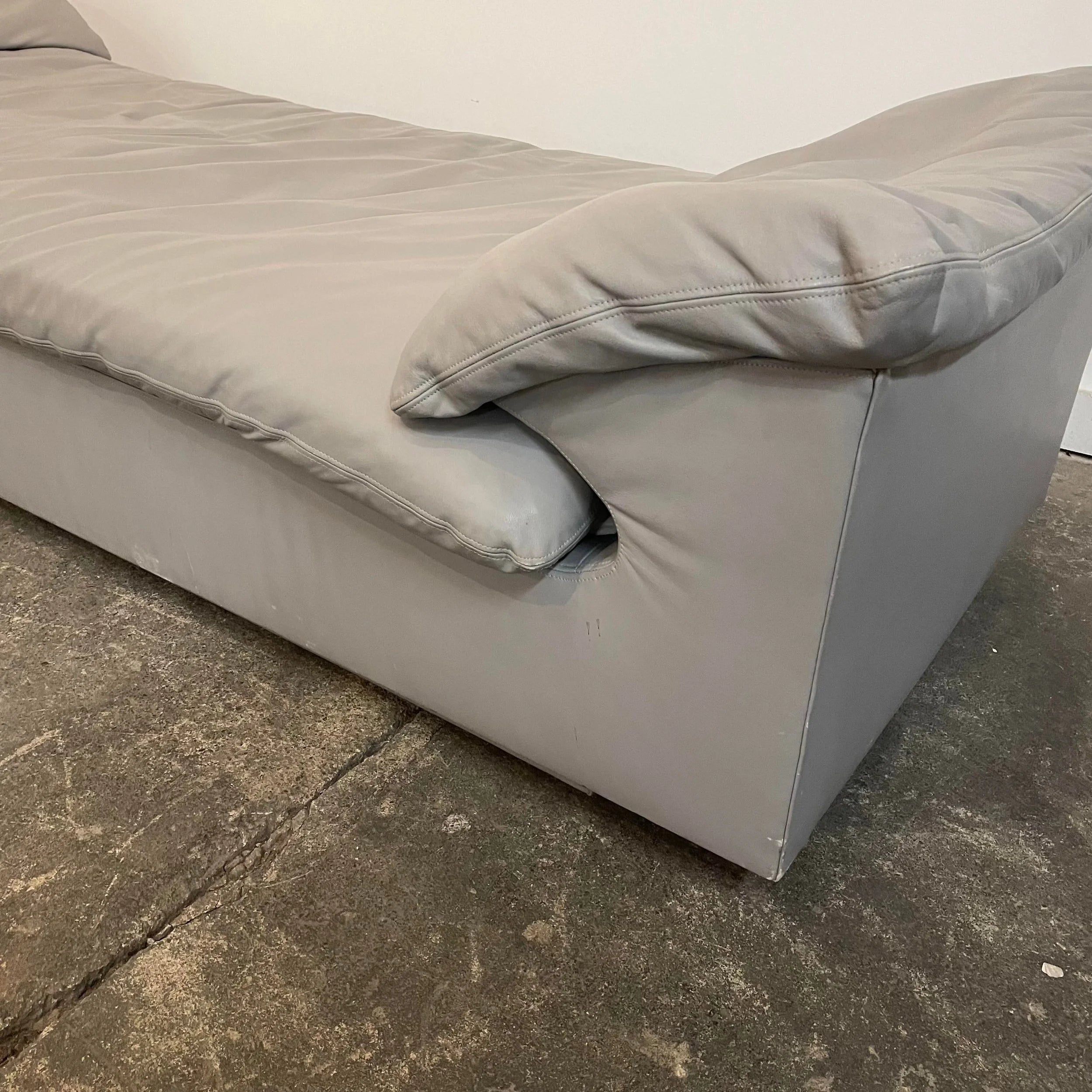 1980s Preview Furniture Grey Leather Daybed Attributed to Vladimir Kagan