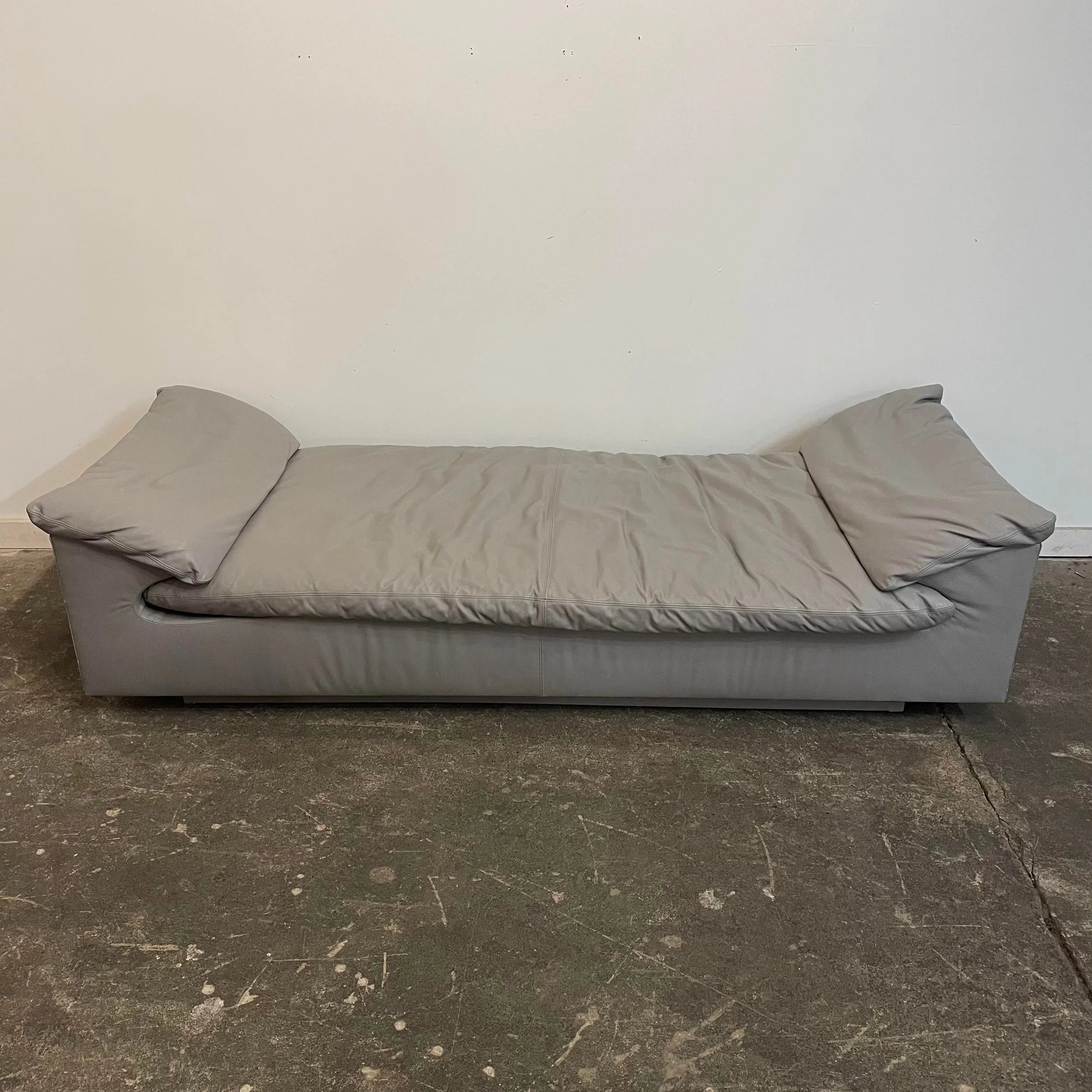 1980s Preview Furniture Grey Leather Daybed Attributed to Vladimir Kagan