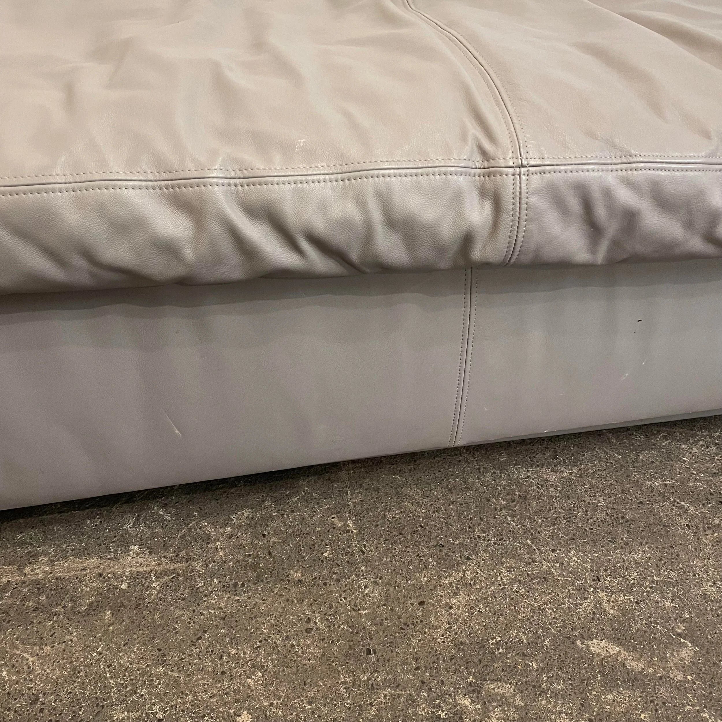 1980s Preview Furniture Grey Leather Daybed Attributed to Vladimir Kagan