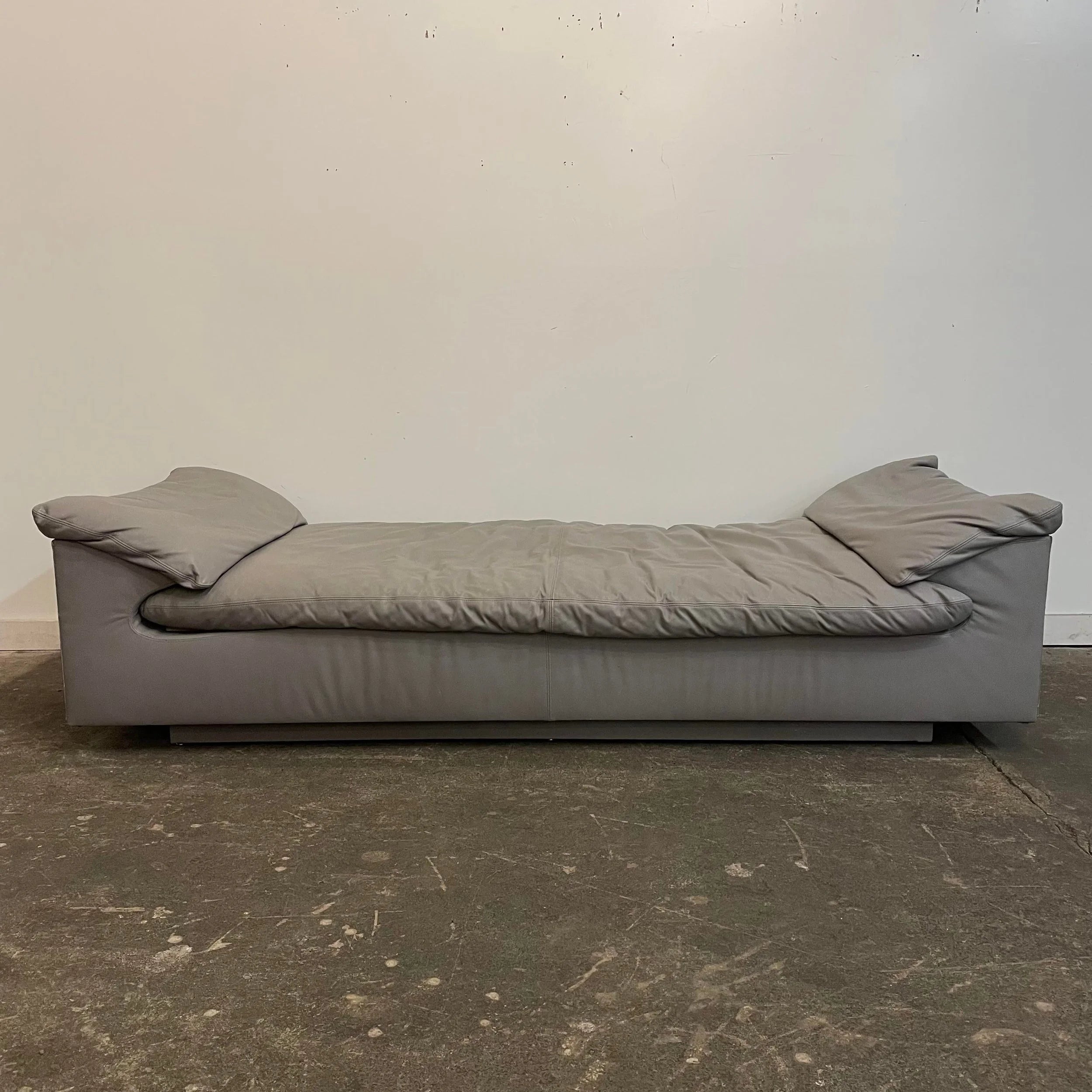 1980s Preview Furniture Grey Leather Daybed Attributed to Vladimir Kagan