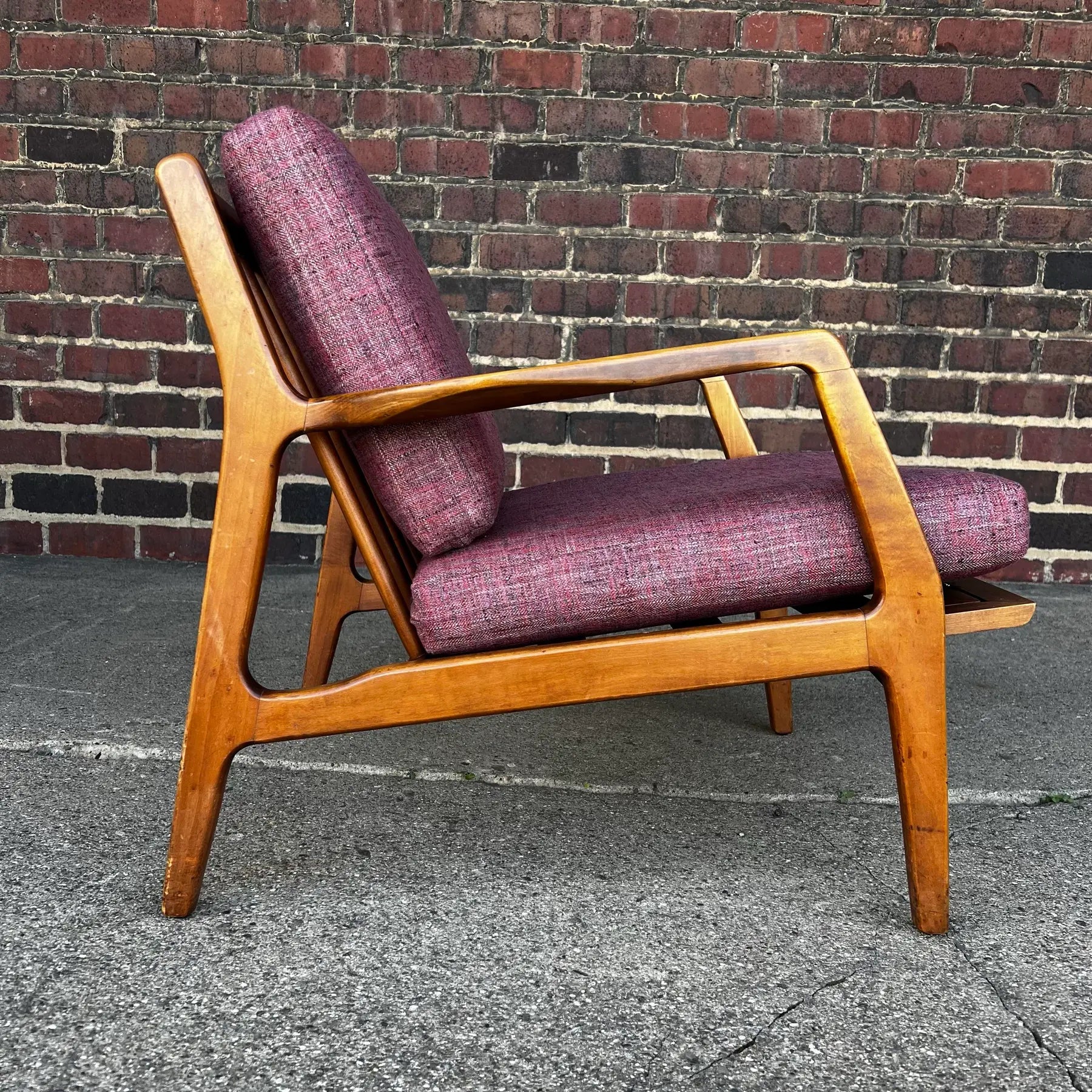Dux Lounge Chair With New Foam and Fabric Straps (Pink Blend)