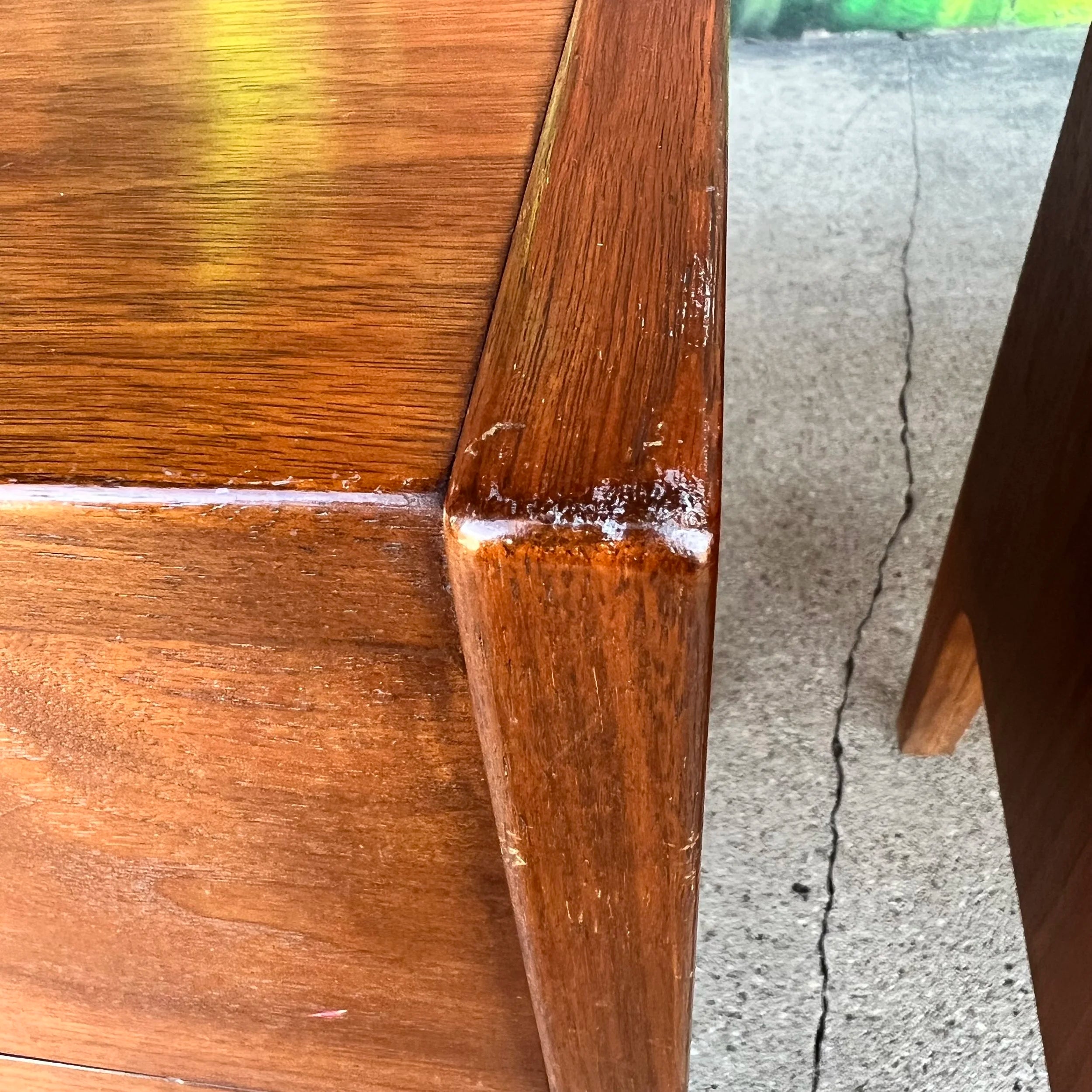 Pair of United Furniture Mid Century Modern Nightstands