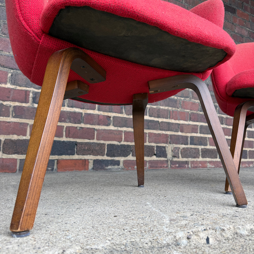 Pair of Eero Saarinen for Knoll Executive Armchairs With Walnut Legs