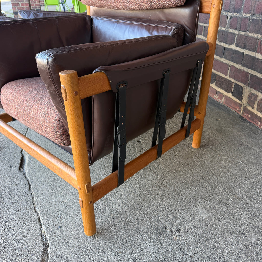 Pair of Dependable Furniture MFG Co Leather Lounge Chairs