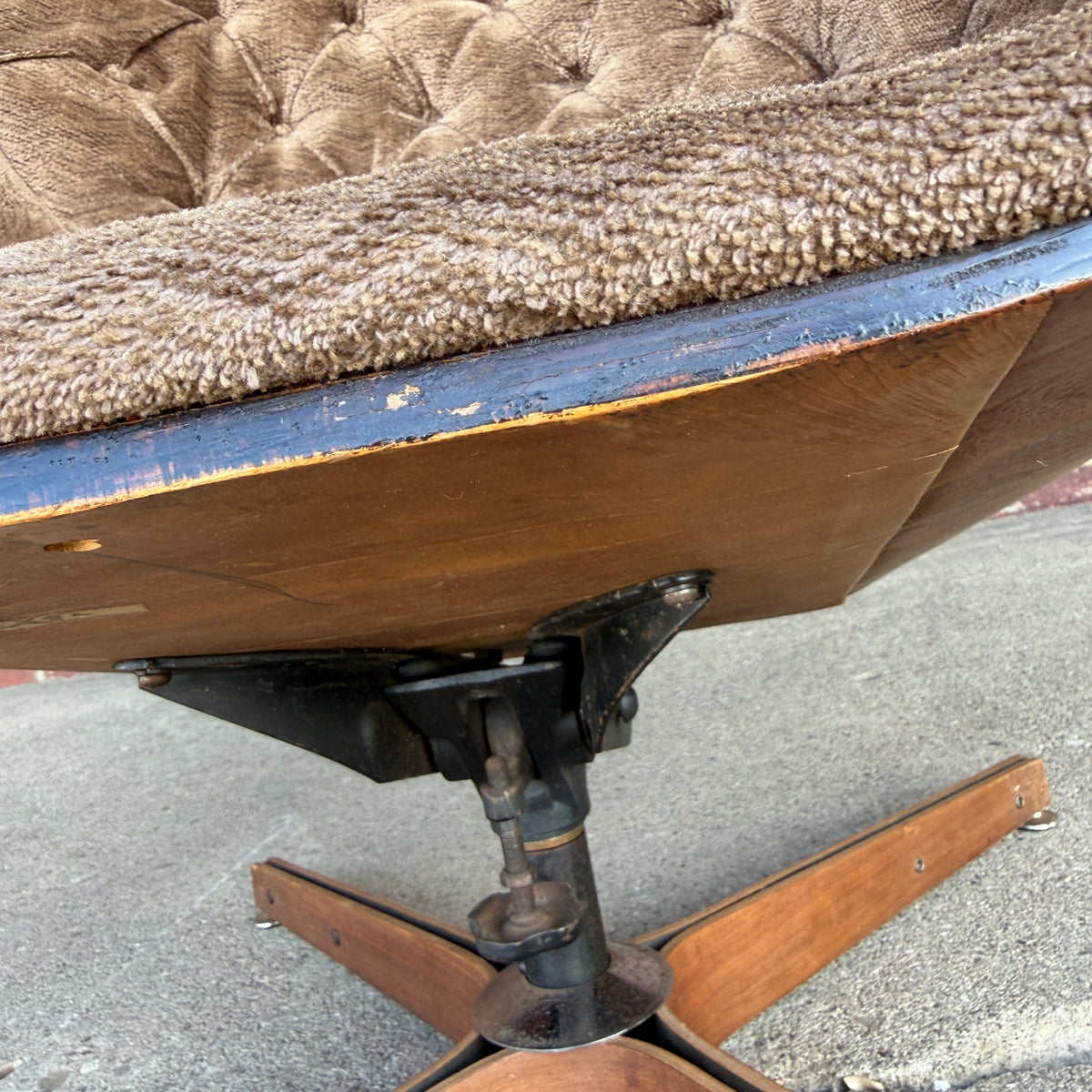 Large George Mulhauser Plycraft Mid-Century Modern Walnut "Cone" Swivel Lounge Chair