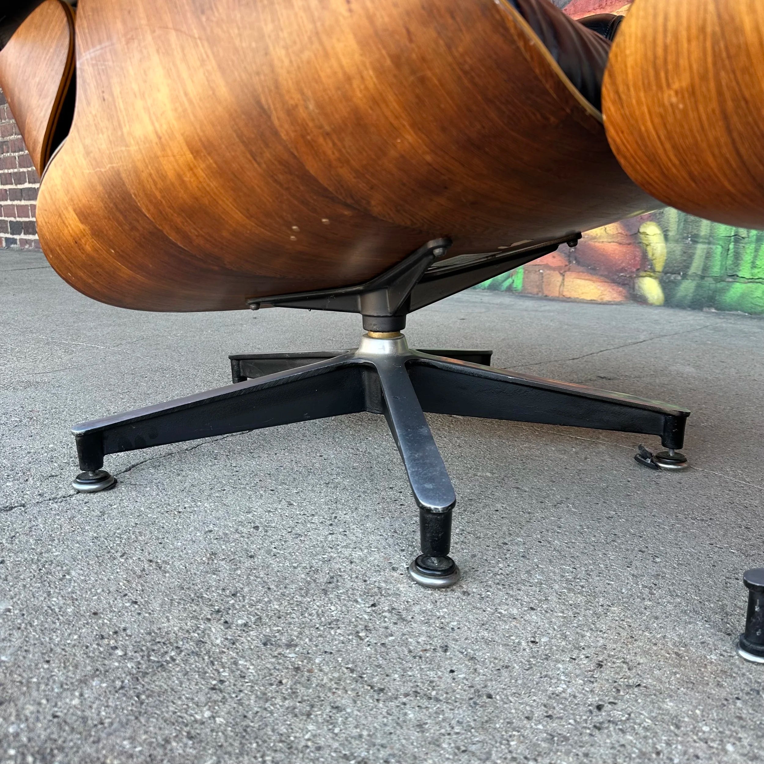 Original Mid-Century Rosewood Herman Miller Eames Lounge Chair and Ottoman