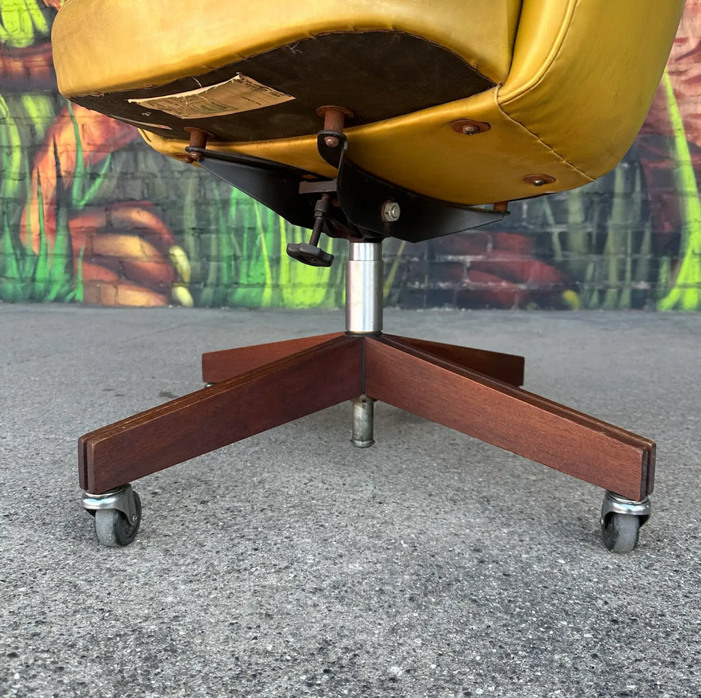 Rolling Eero Saarinen for Knoll “Executive” Office Chair With Walnut Base