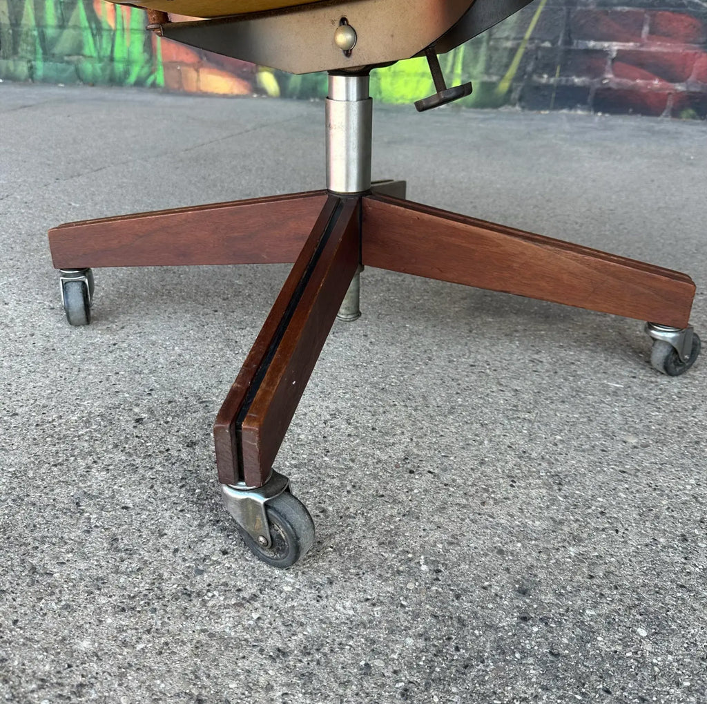 Rolling Eero Saarinen for Knoll “Executive” Office Chair With Walnut Base
