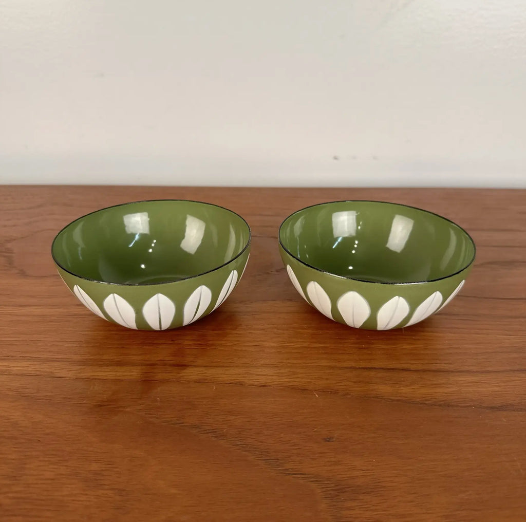 Pair of Cathrine Holm Bowl Avocado White Lotus Enamel Norway