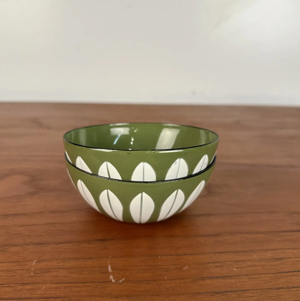 Pair of Cathrine Holm Bowl Avocado White Lotus Enamel Norway