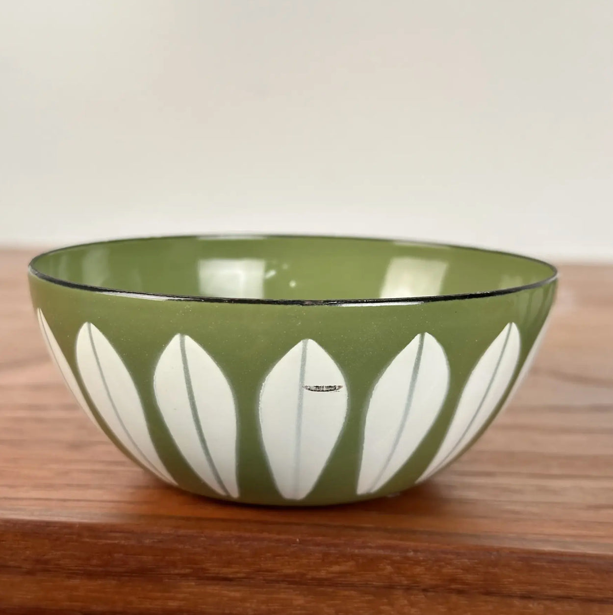 Pair of Cathrine Holm Bowl Avocado White Lotus Enamel Norway
