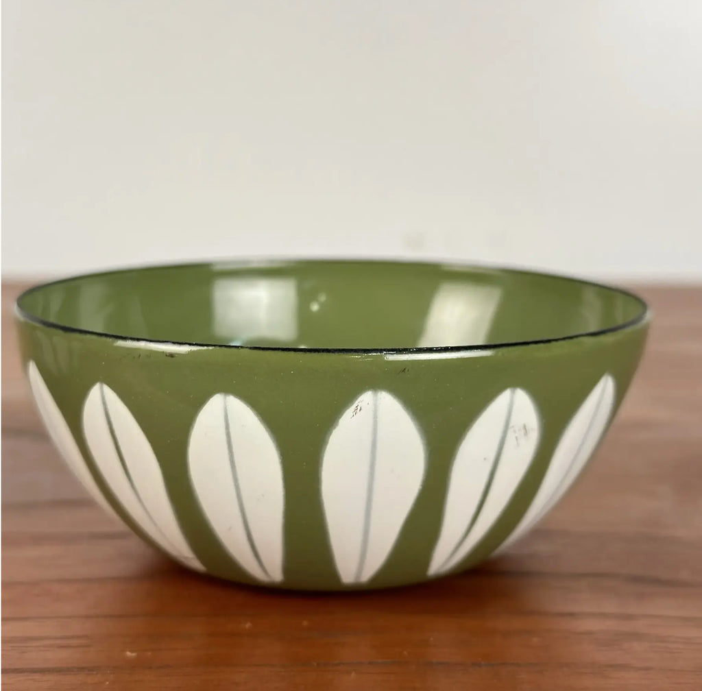 Pair of Cathrine Holm Bowl Avocado White Lotus Enamel Norway