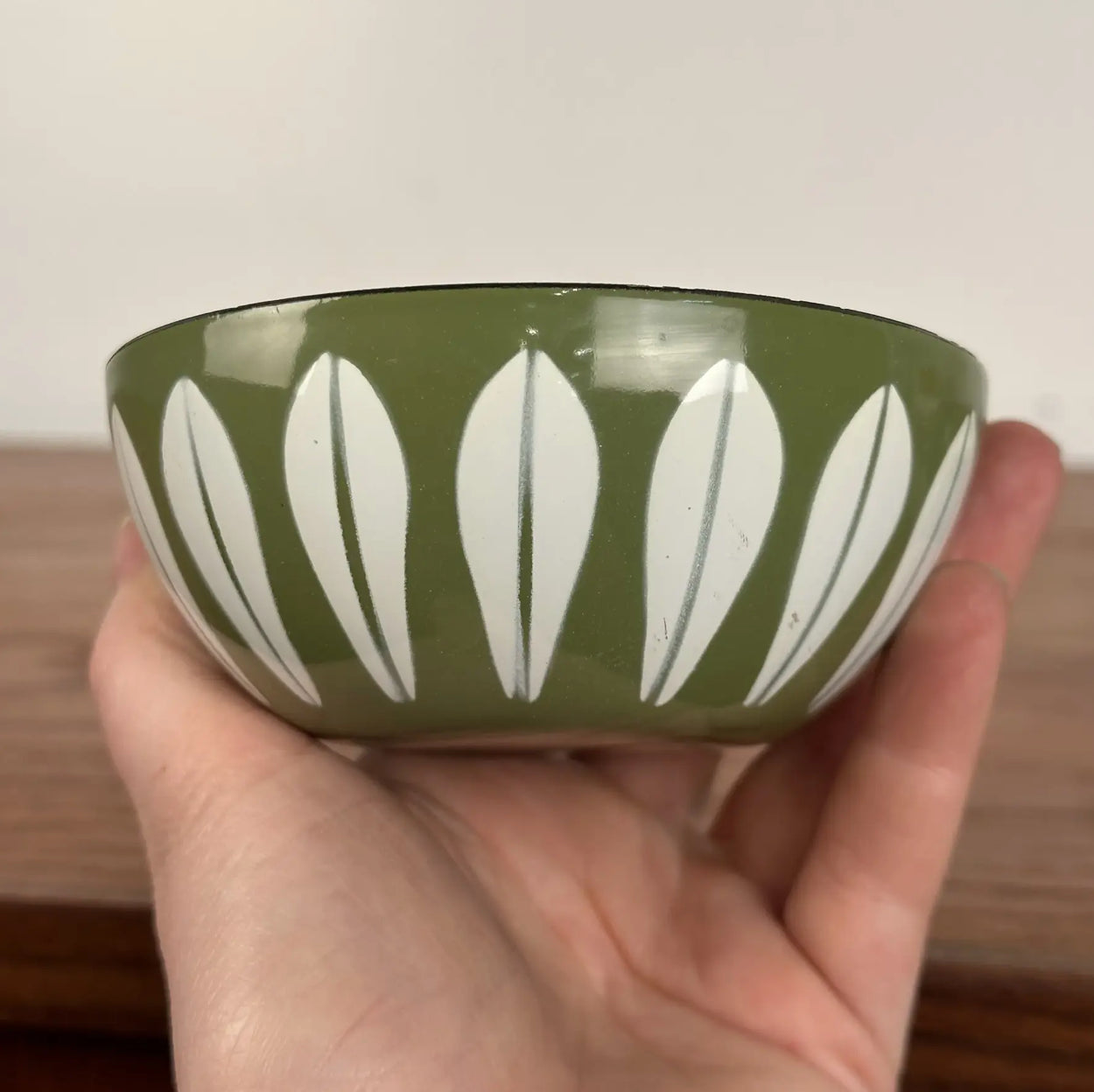 Pair of Cathrine Holm Bowl Avocado White Lotus Enamel Norway