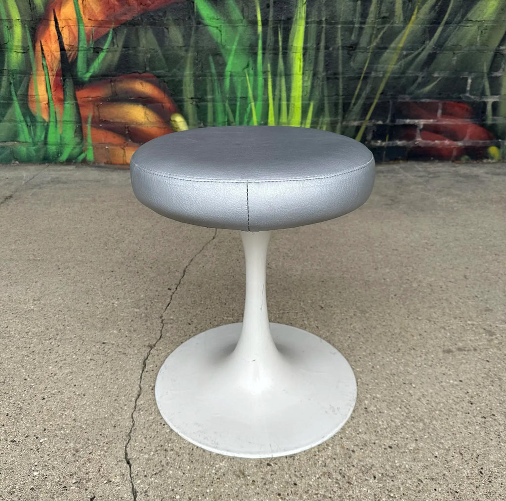 Brevete Cre Rossi Tulip Based Knoll-Style Stool