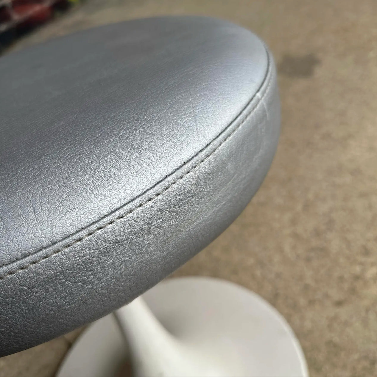 Brevete Cre Rossi Tulip Based Knoll-Style Stool