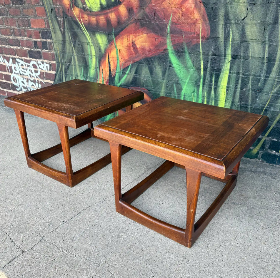 Mid-Century Modern Pair of Walnut End Tables Lane Furniture