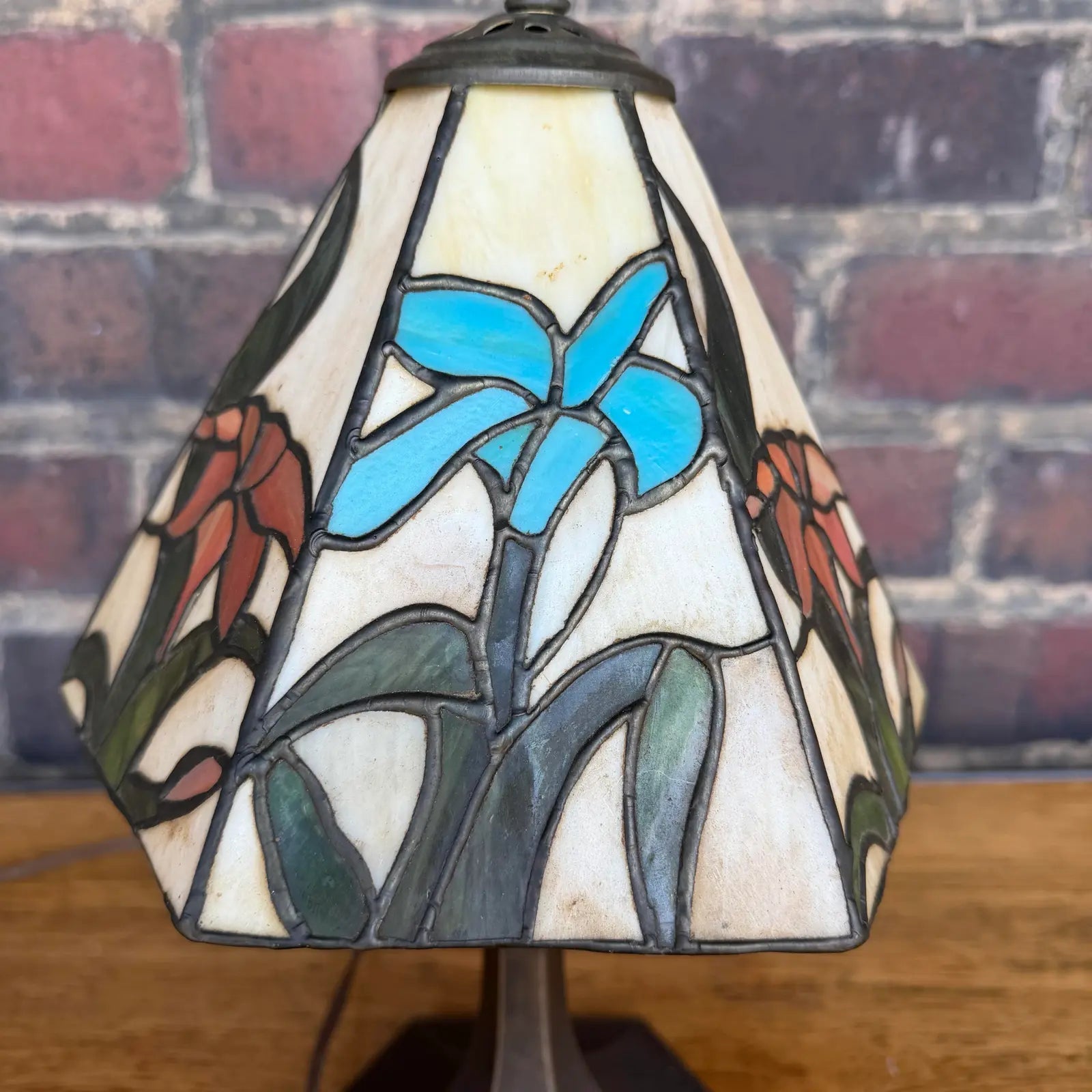 Art Nouveau Stained Glass Floral Table Lamp