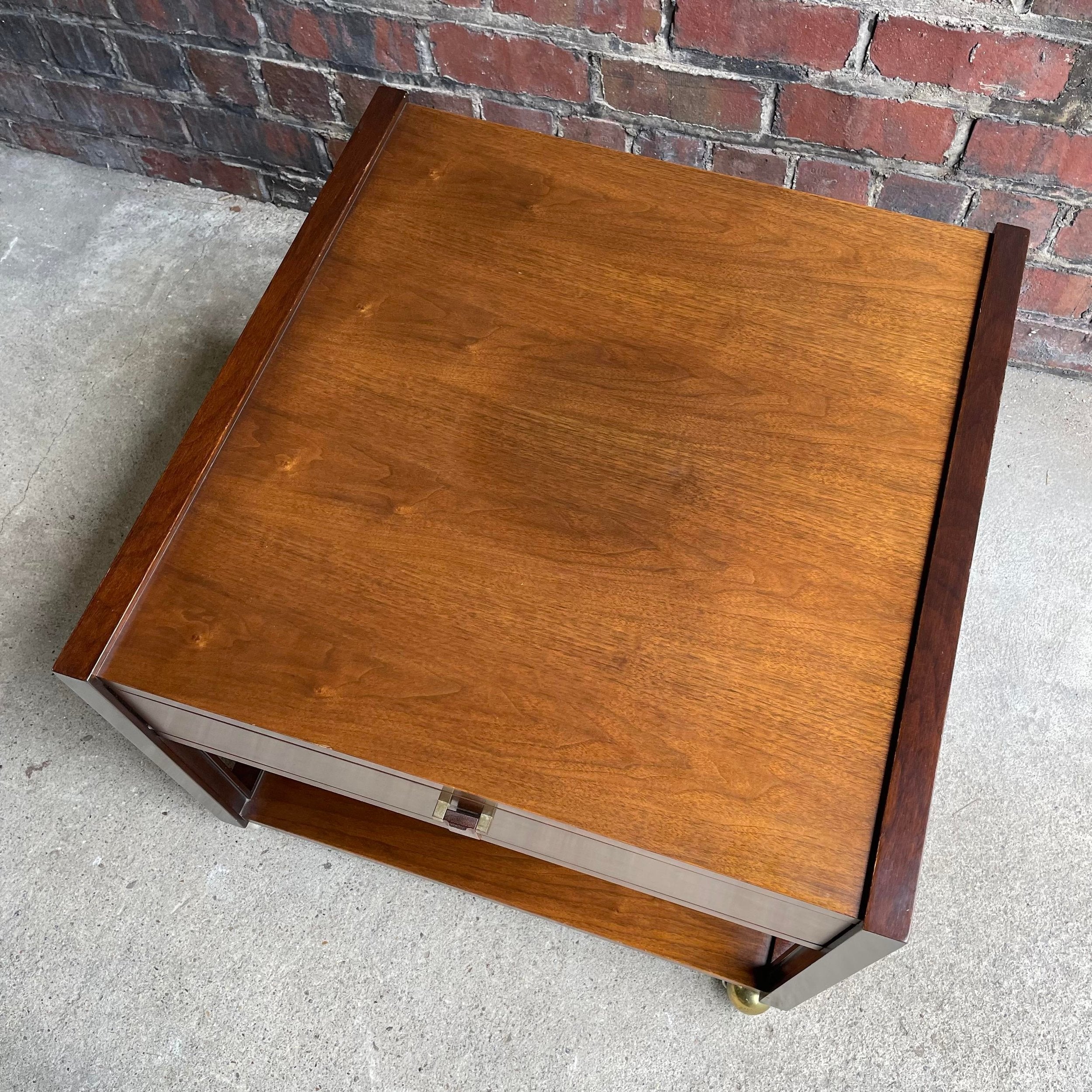 Dunbar End Table on Casters Side Table Rosewood Pull