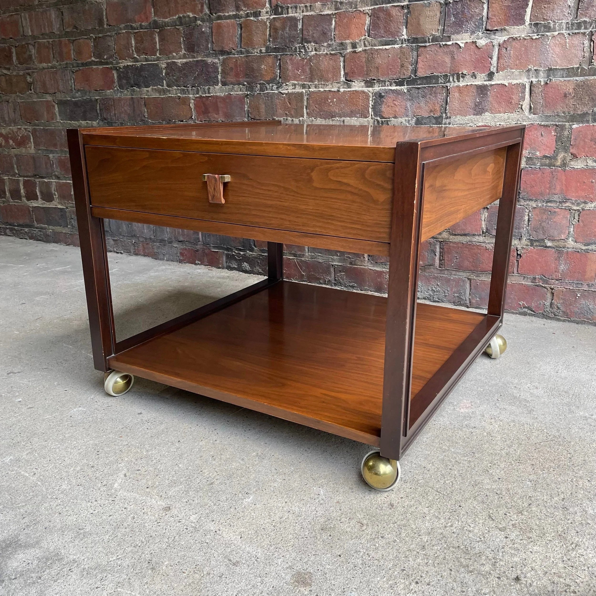 Dunbar End Table on Casters Side Table Rosewood Pull