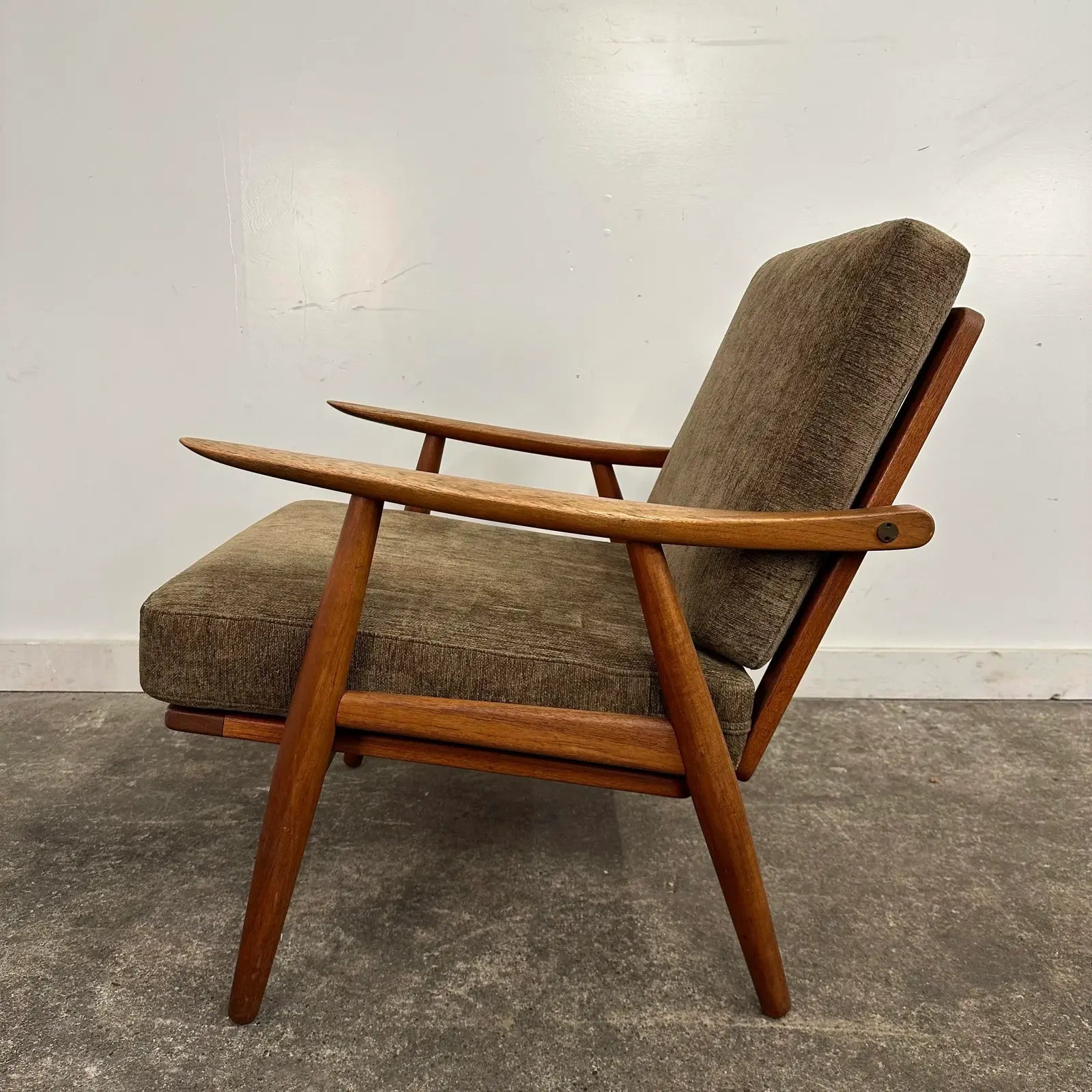 Hans Wegner Ge-270 Lounge Chair by Getama