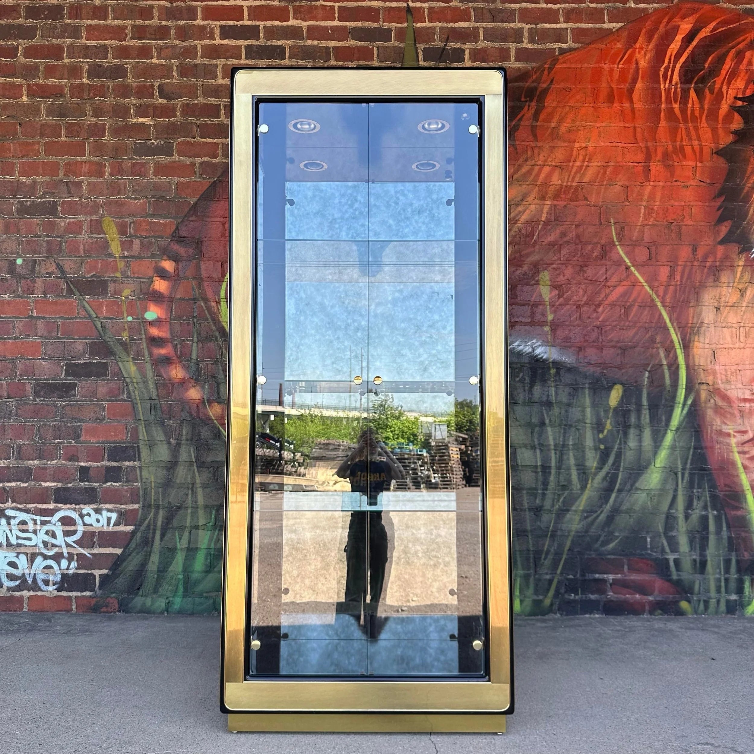 Mastercraft Burnished Brass and Glass Etagere Display Cabinet (2/2)