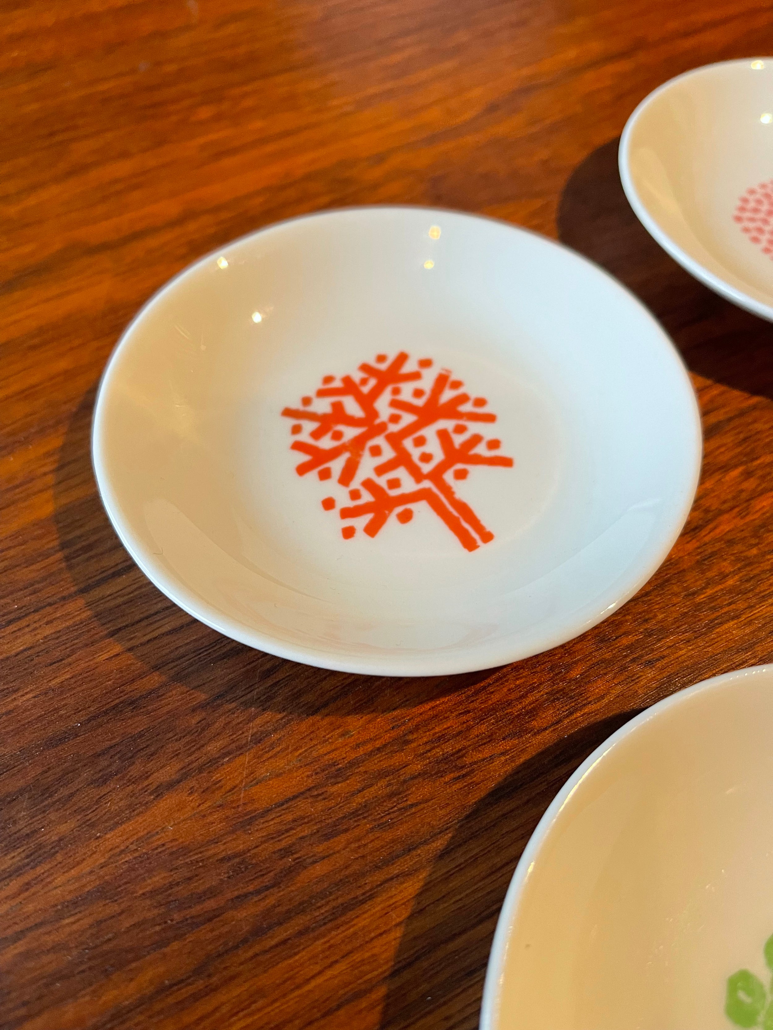 Set of 4 seasonal themed dishes