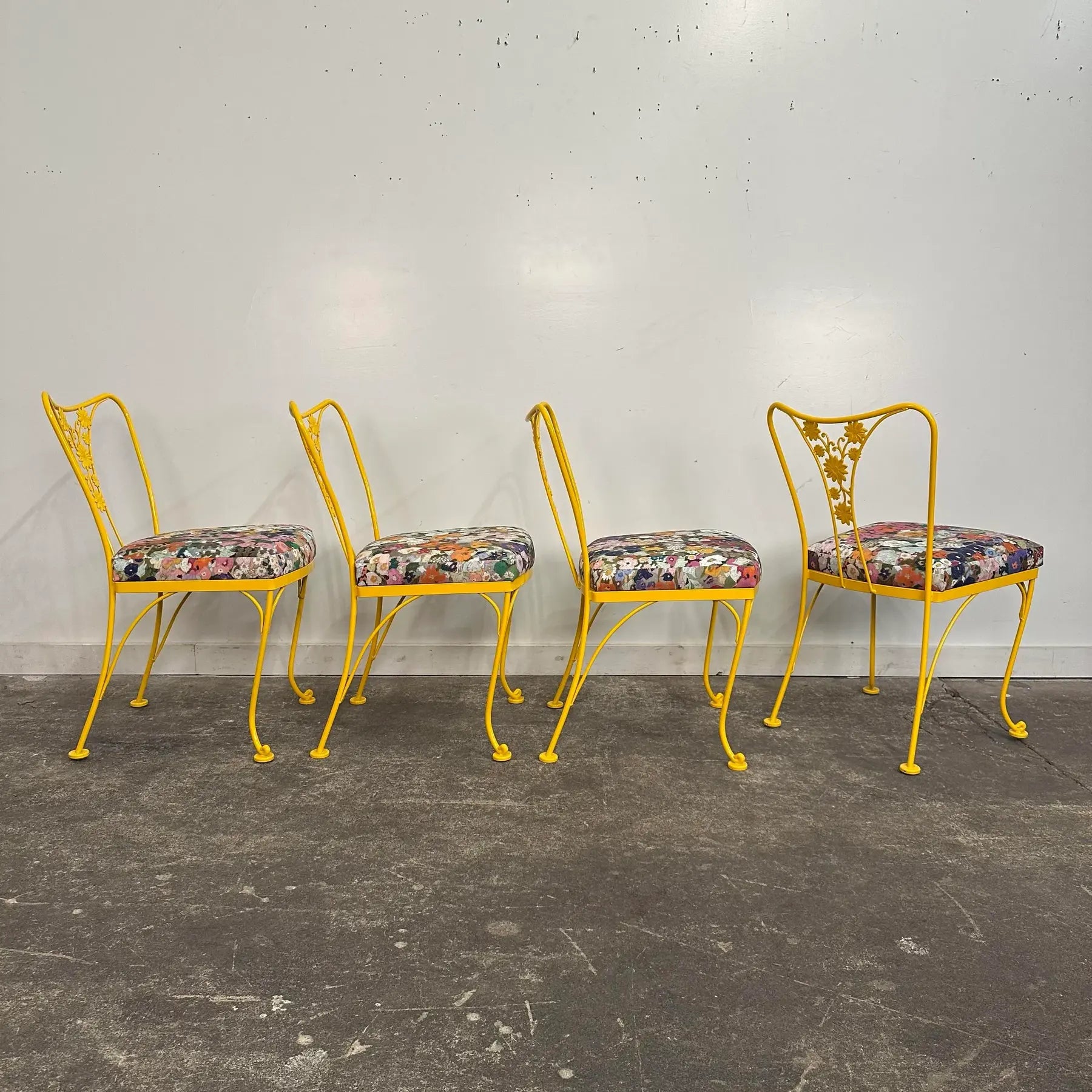 Mid 20th Century Russell Woodard Attributed Daisy Pattern Patio Dining Chairs Recovered in Hollyhocks Outdoor Fabric - Set of 4