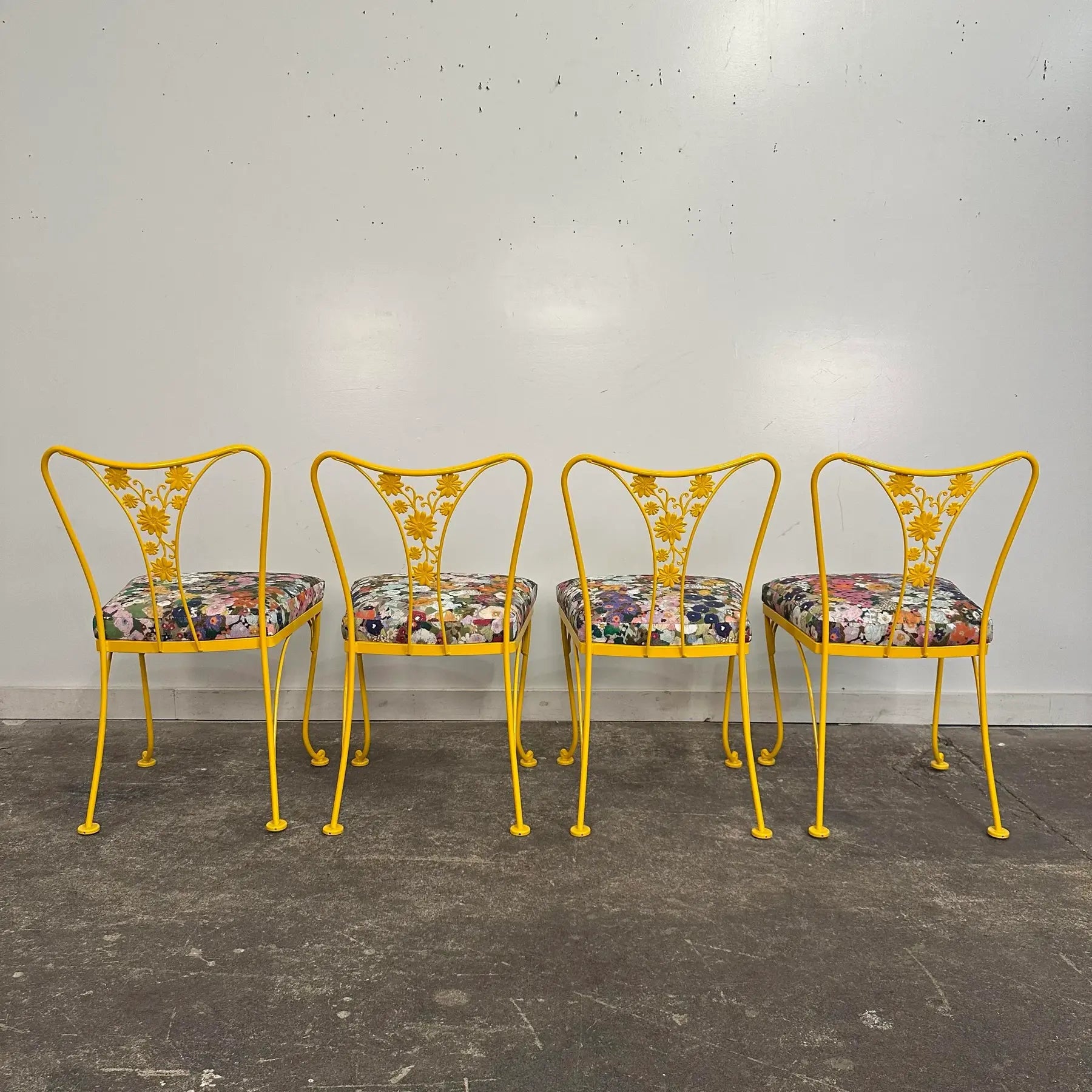 Mid 20th Century Russell Woodard Attributed Daisy Pattern Patio Dining Chairs Recovered in Hollyhocks Outdoor Fabric - Set of 4