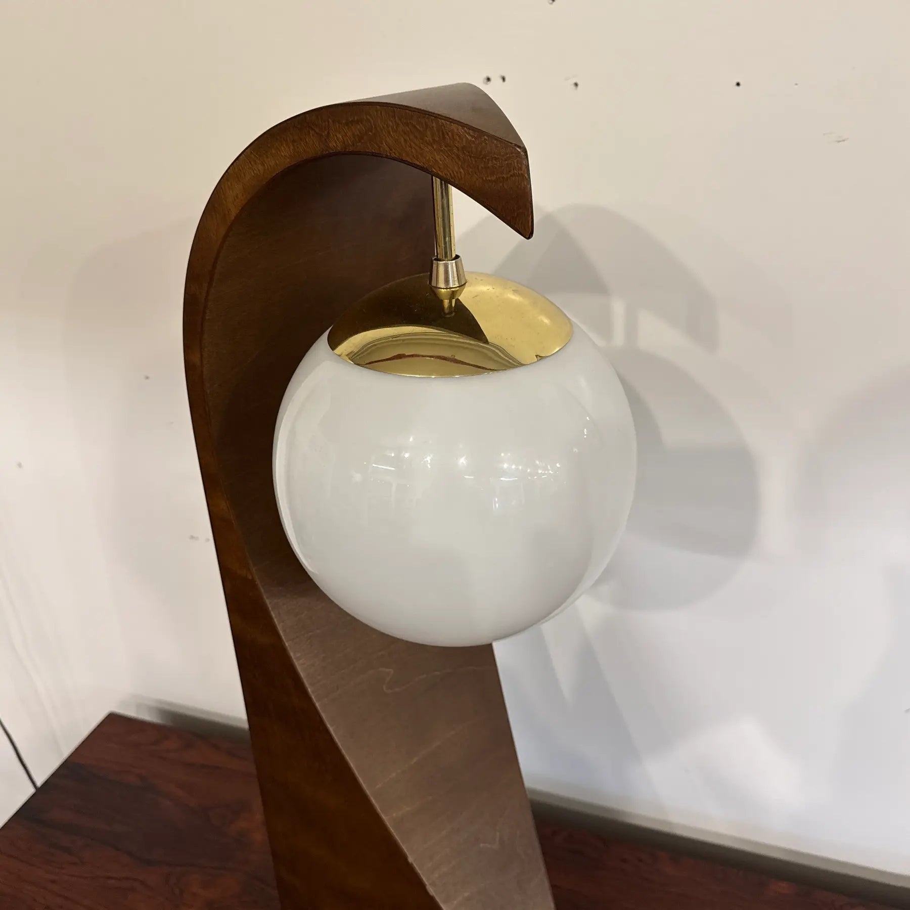 Mid Century Modern Modeline Wave Table Lamp in Walnut and Brass