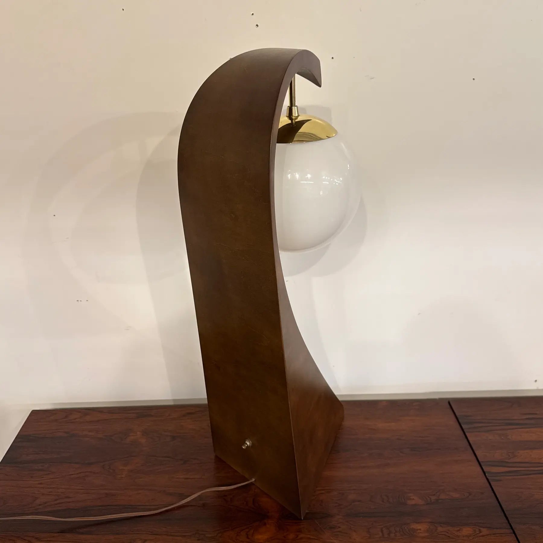 Mid Century Modern Modeline Wave Table Lamp in Walnut and Brass