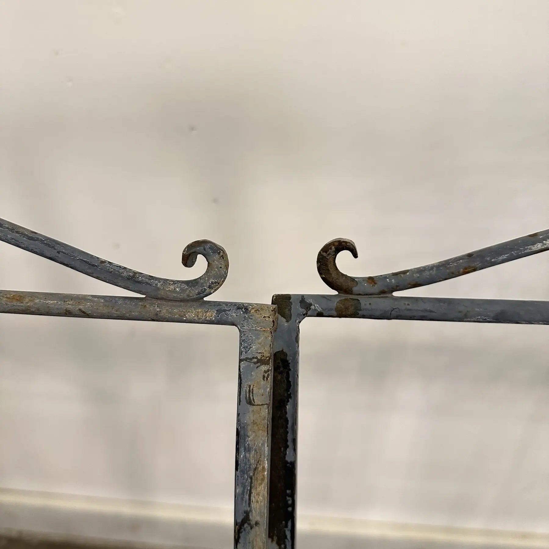 Mid 20th Century Woodard Iron Patio 5 Piece Sectional Sofa Orleans Pattern,