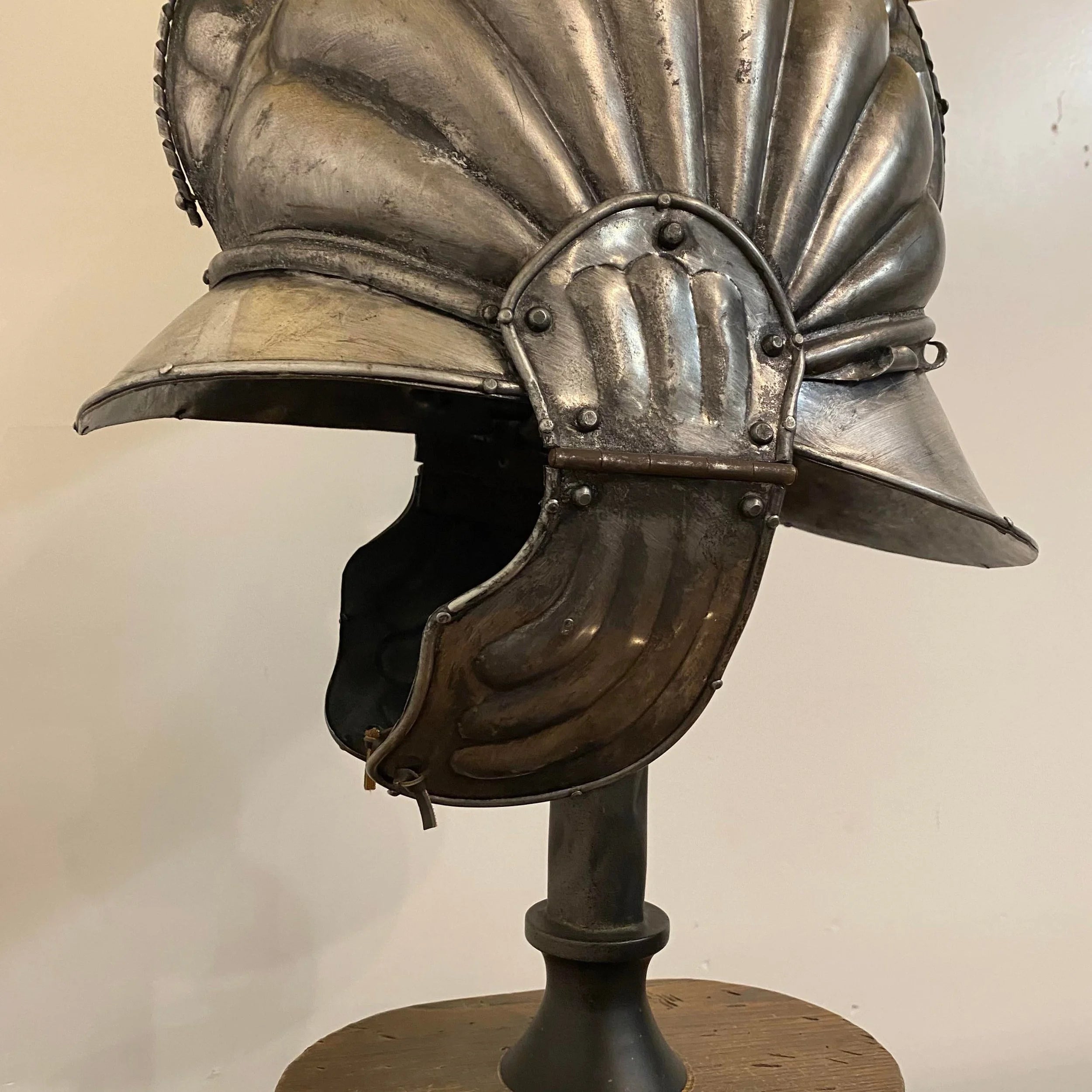 Roman Style Battle Helmut Table Lamp