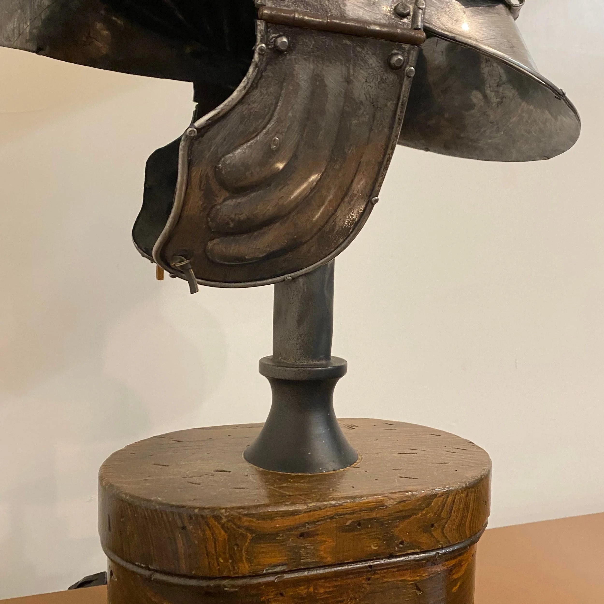 Roman Style Battle Helmut Table Lamp