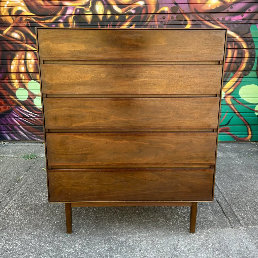 Royal American by Stanley for Distinctive Furniture Chest of Drawers