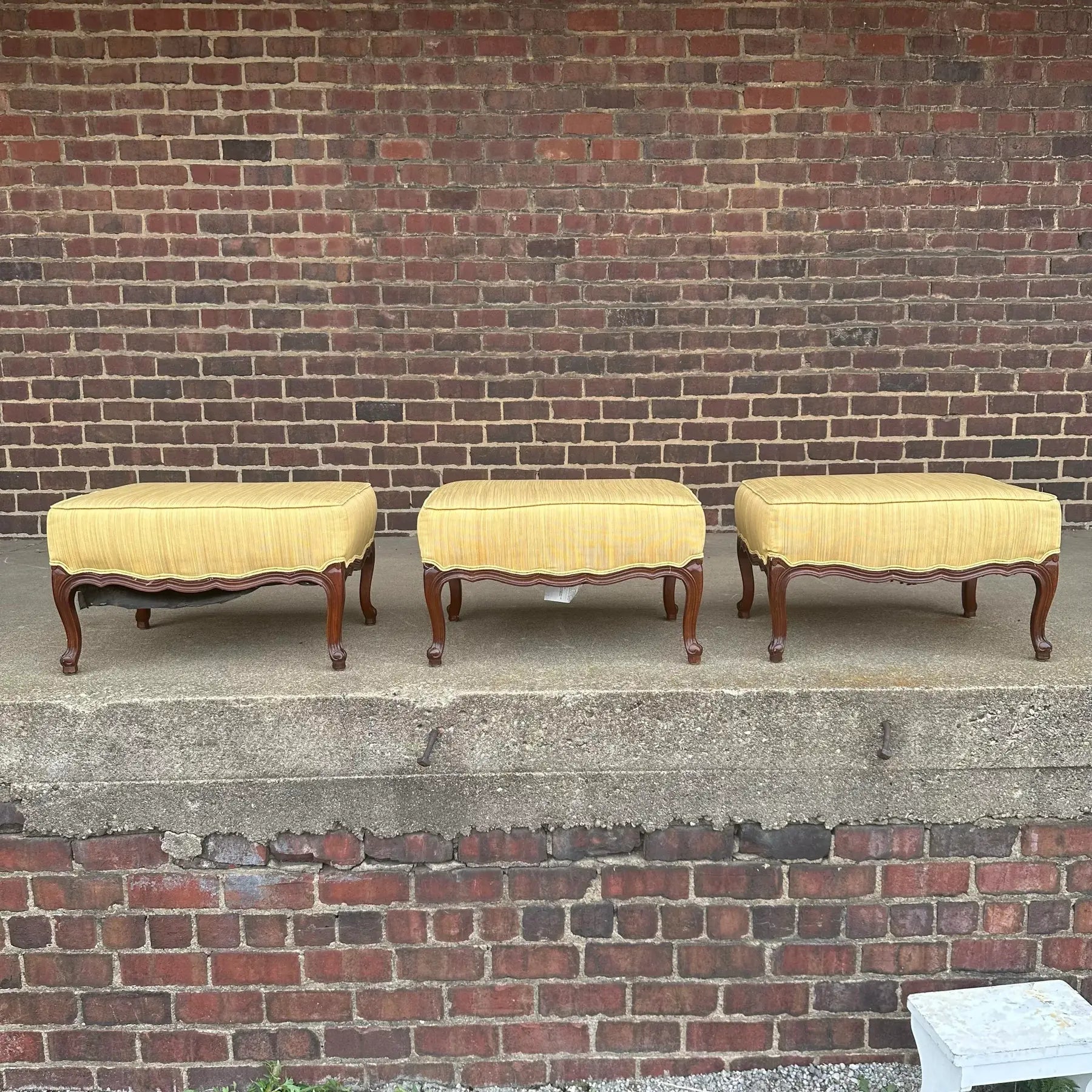 Set of 3 Ottomans for Chair Large Tomasville