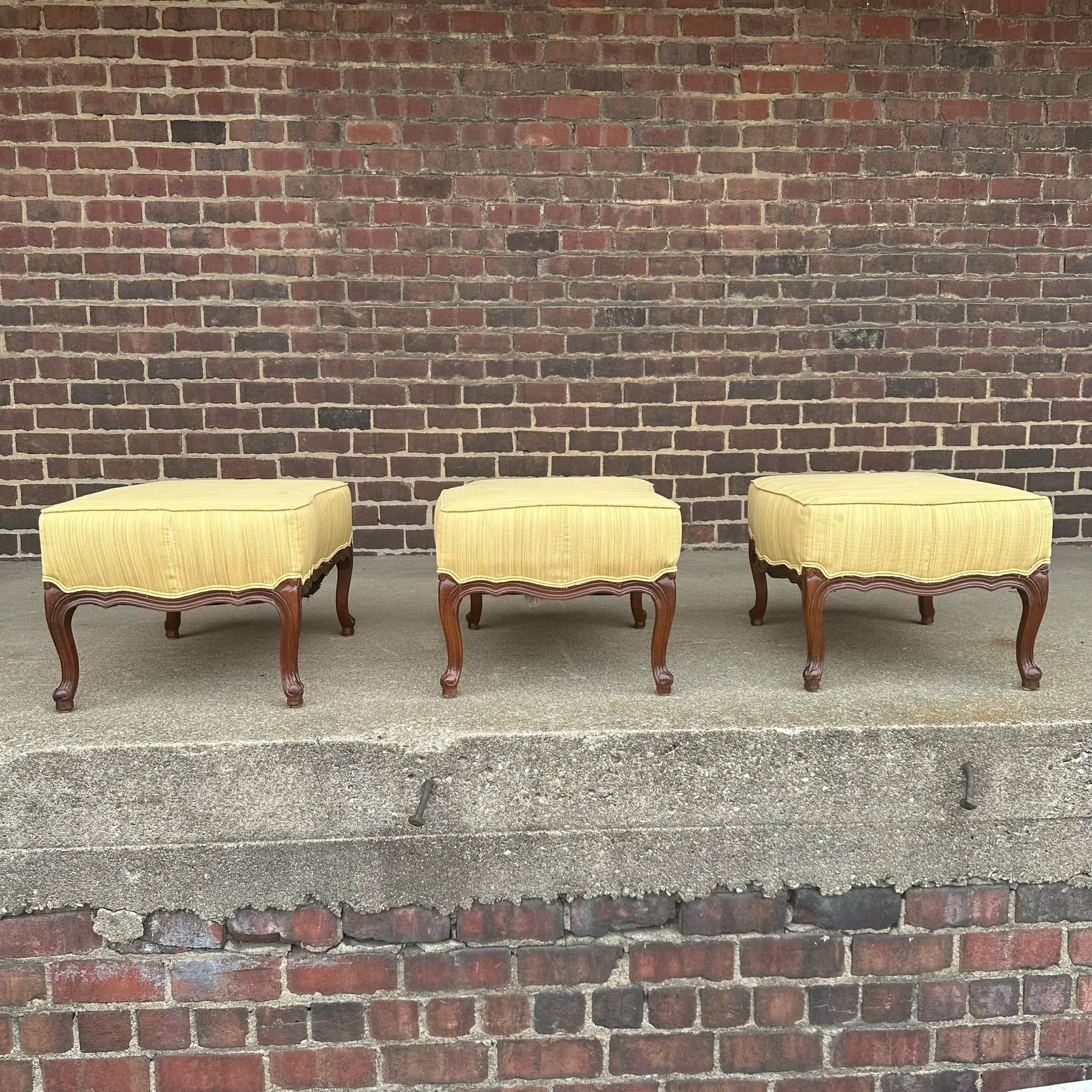 Set of 3 Ottomans for Chair Large Tomasville