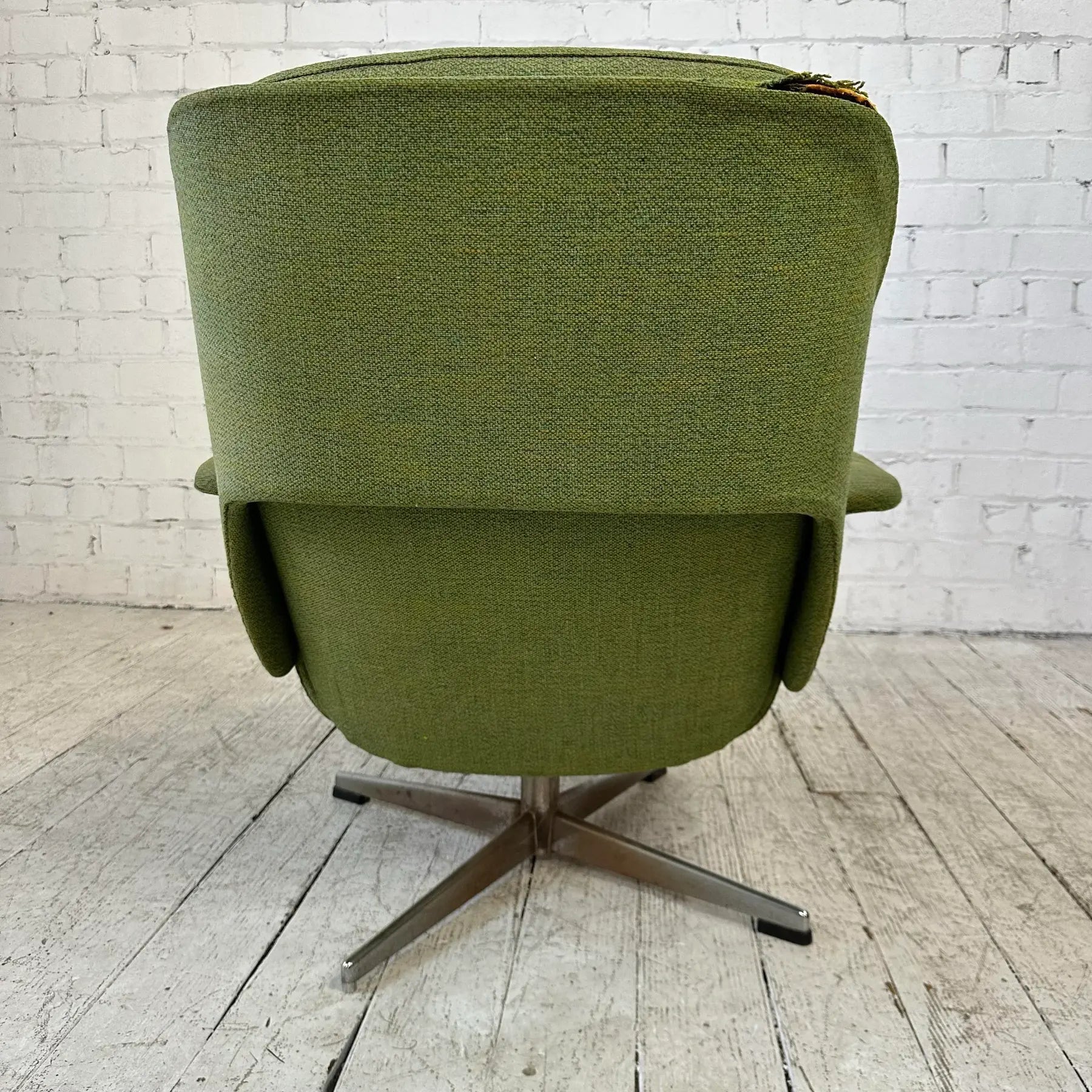 Stending Swivel Lounge Chair