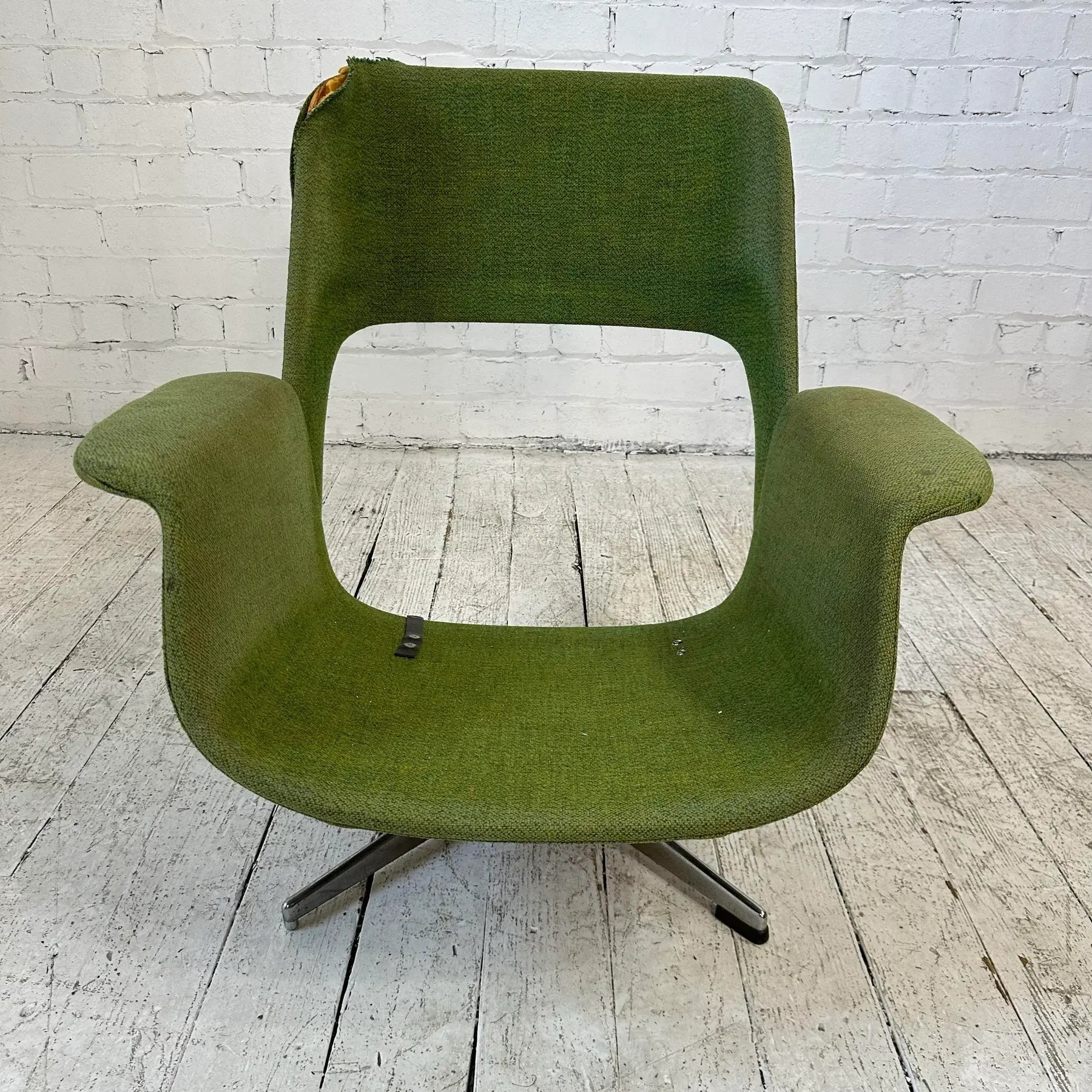 Stending Swivel Lounge Chair