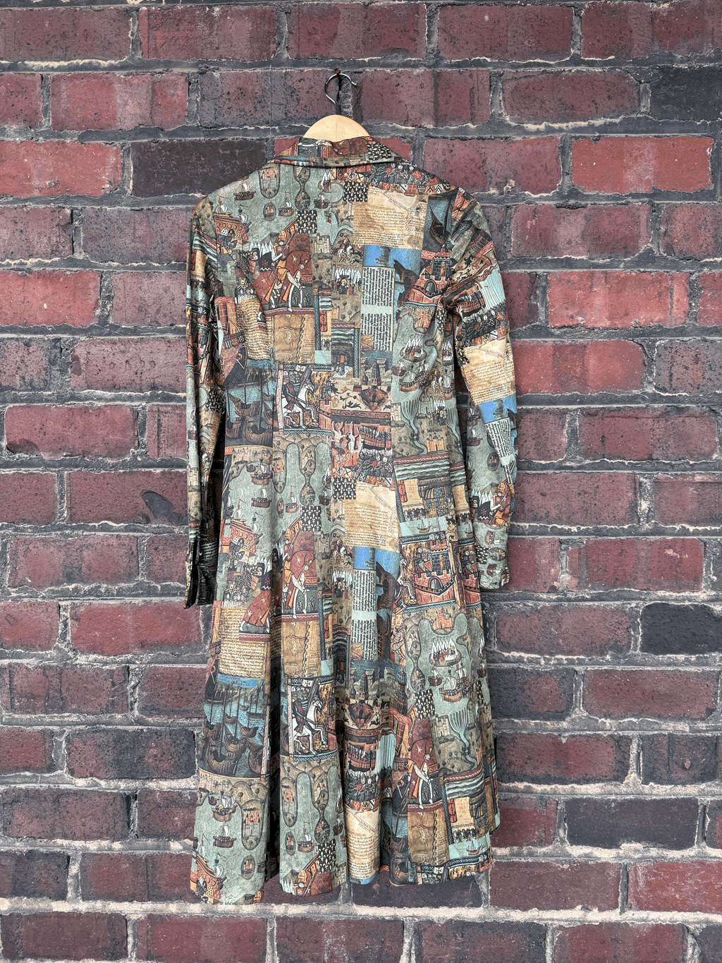 Vintage 1970s Green Medieval Printed Shirt Dress  Size Medium