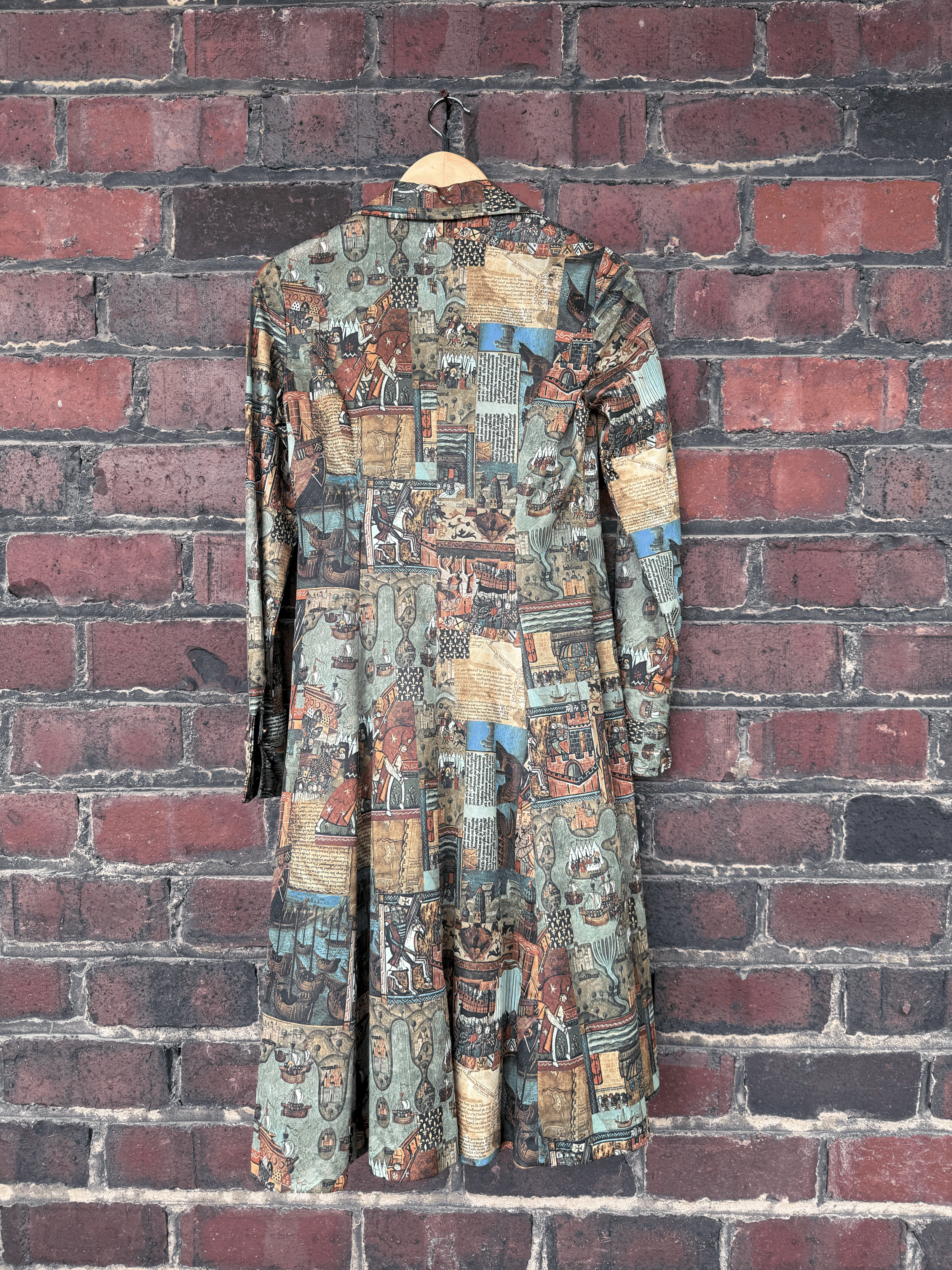 Vintage 1970s Green Medieval Printed Shirt Dress  Size Medium