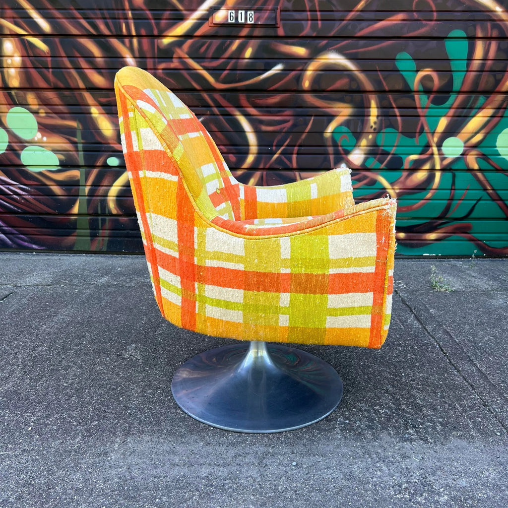 Tulip Base Mid Century Swivel Chair