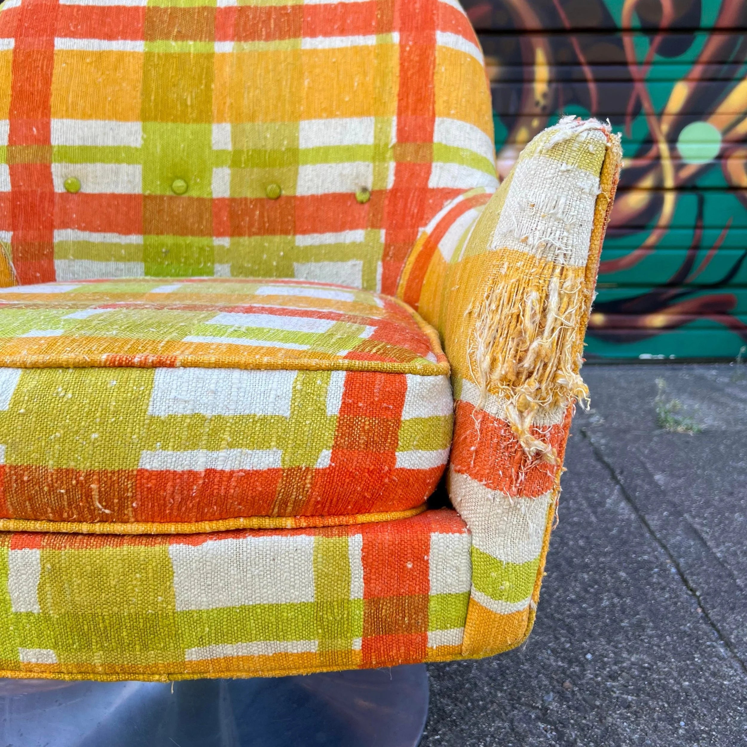 Tulip Base Mid Century Swivel Chair