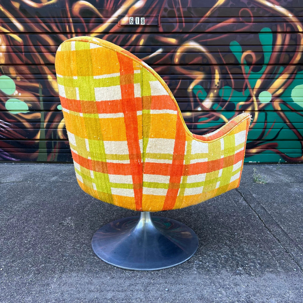 Tulip Base Mid Century Swivel Chair