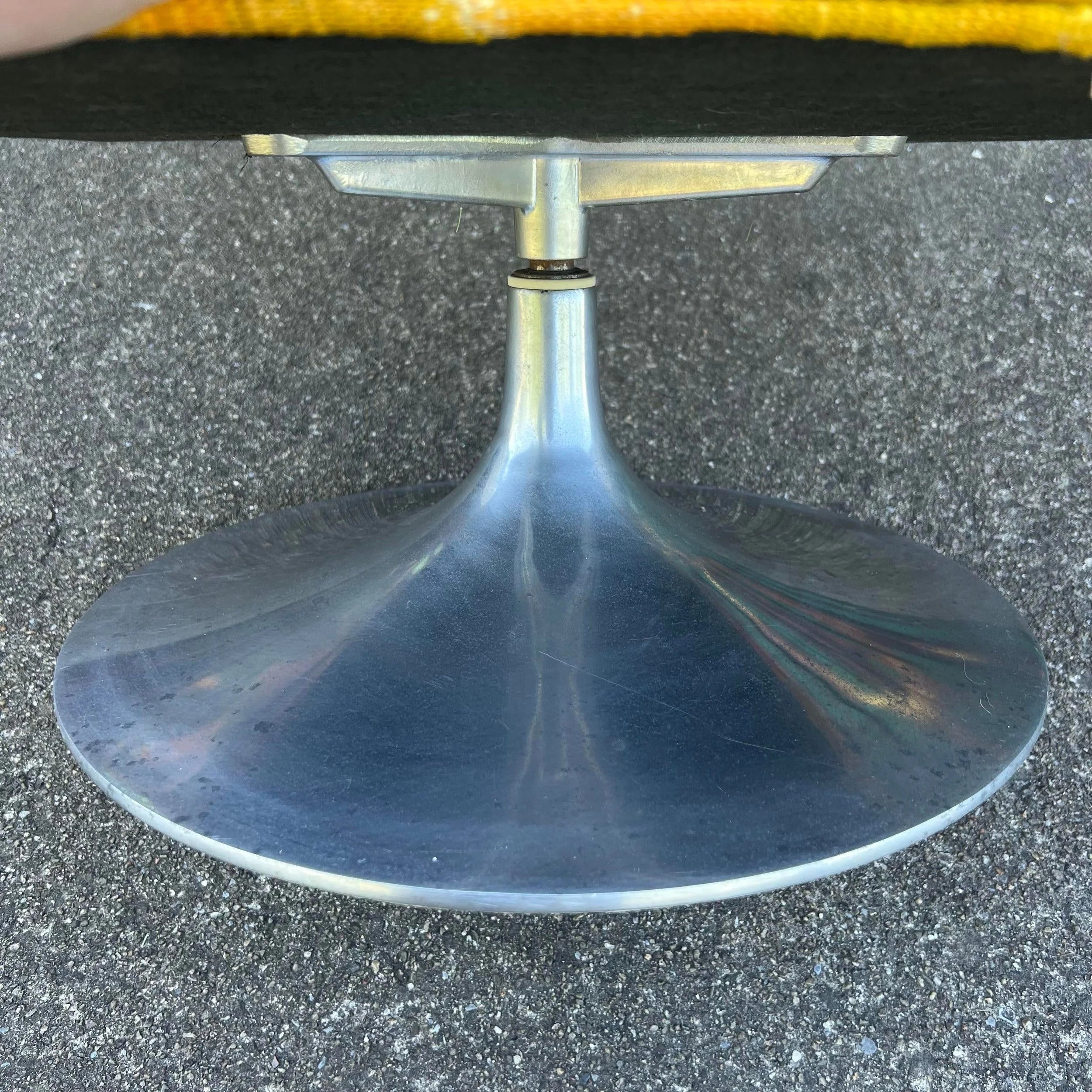 Tulip Base Mid Century Swivel Chair