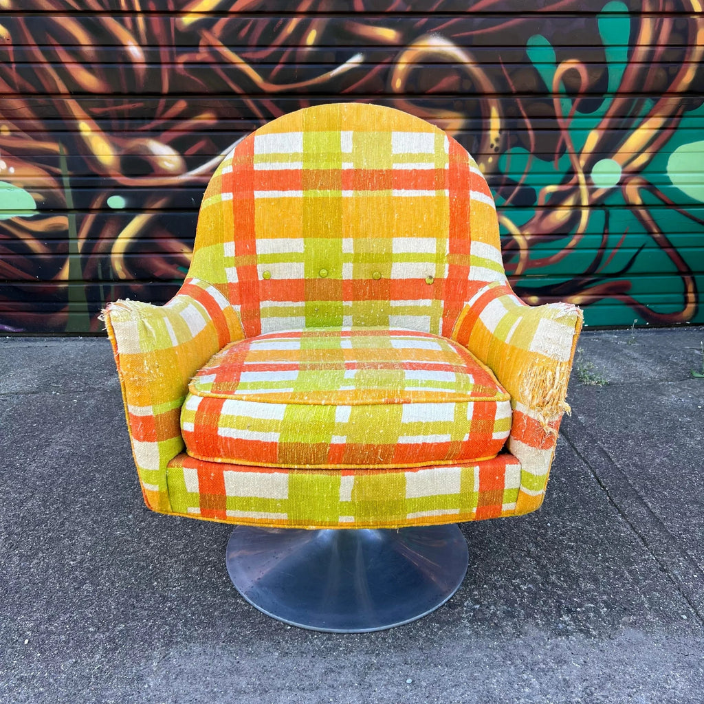 Tulip Base Mid Century Swivel Chair
